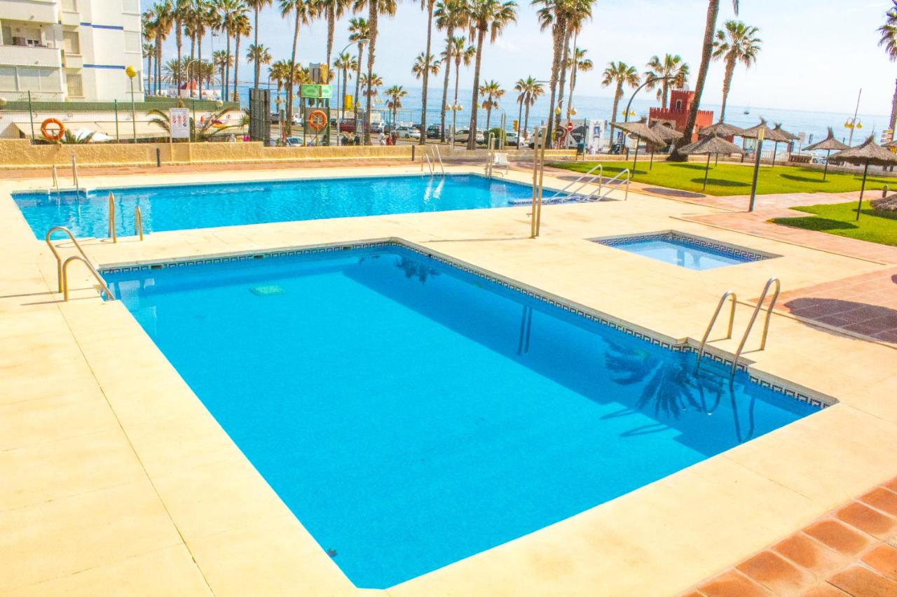 Aloha Playa Apartment with panoramic sea view and pools - Chambres d'hôtes Benalmádena