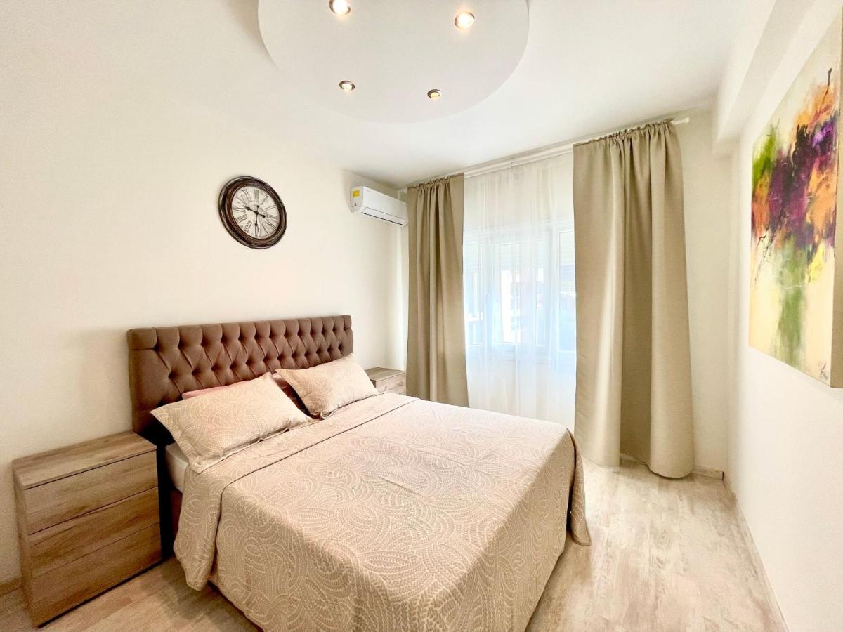 B&B Limassol - 100 m to the beach Sea La Vie 3 bedroom Apartment - Bed and Breakfast Limassol