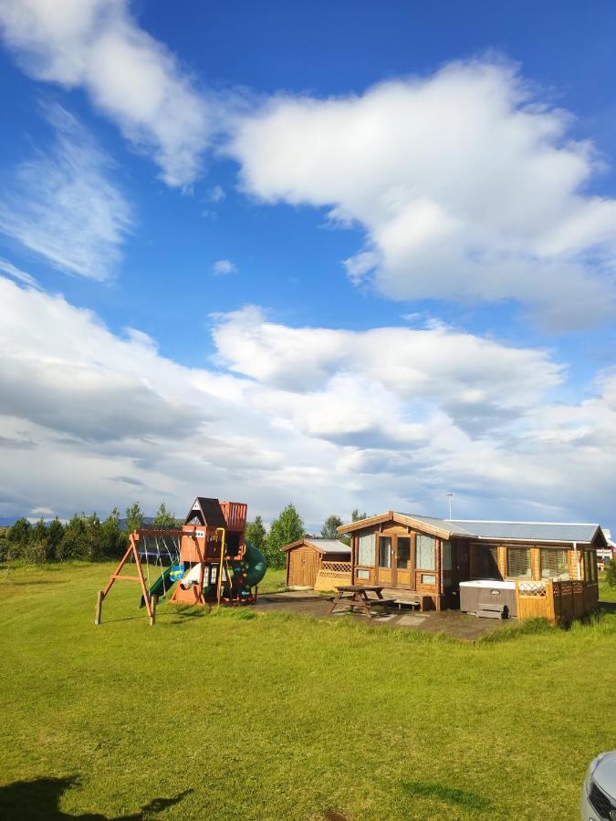 B&B Selfoss - Cosy Cabin by Lake & Woods with Views - Bed and Breakfast Selfoss