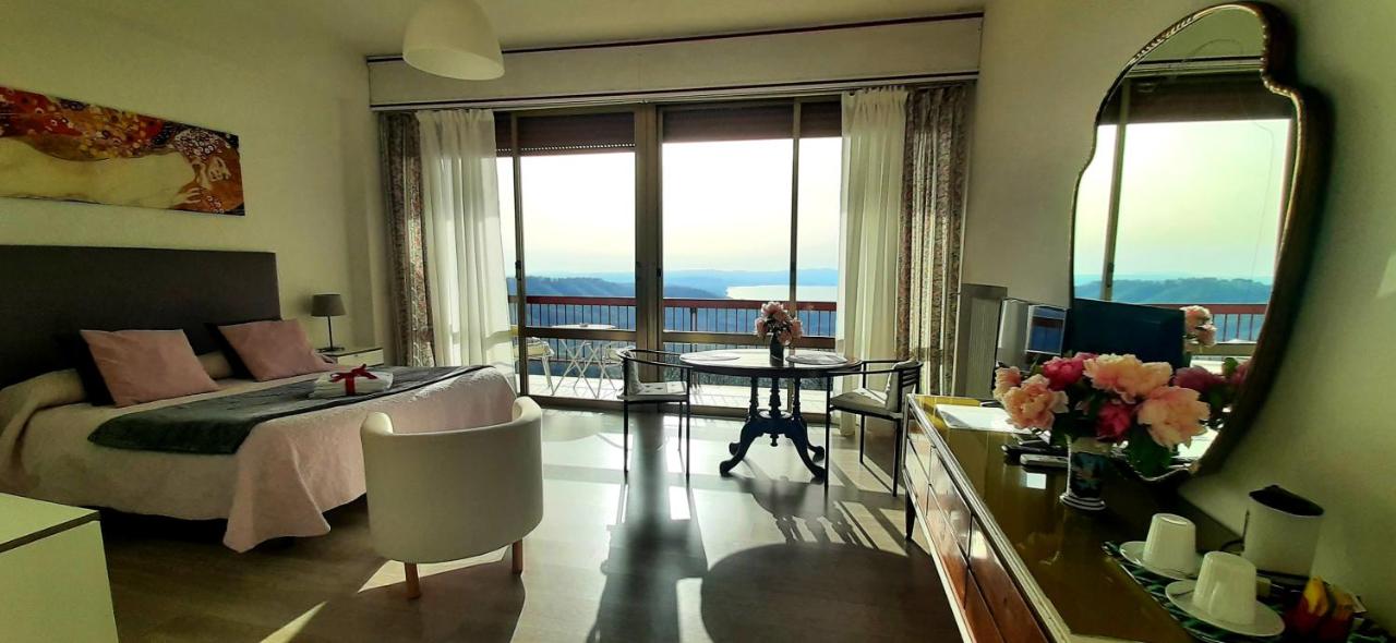  Double Room with Balcony and Lake View