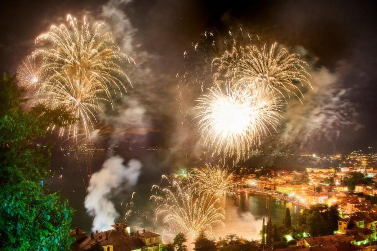 One-Bedroom Apartment with Lake View