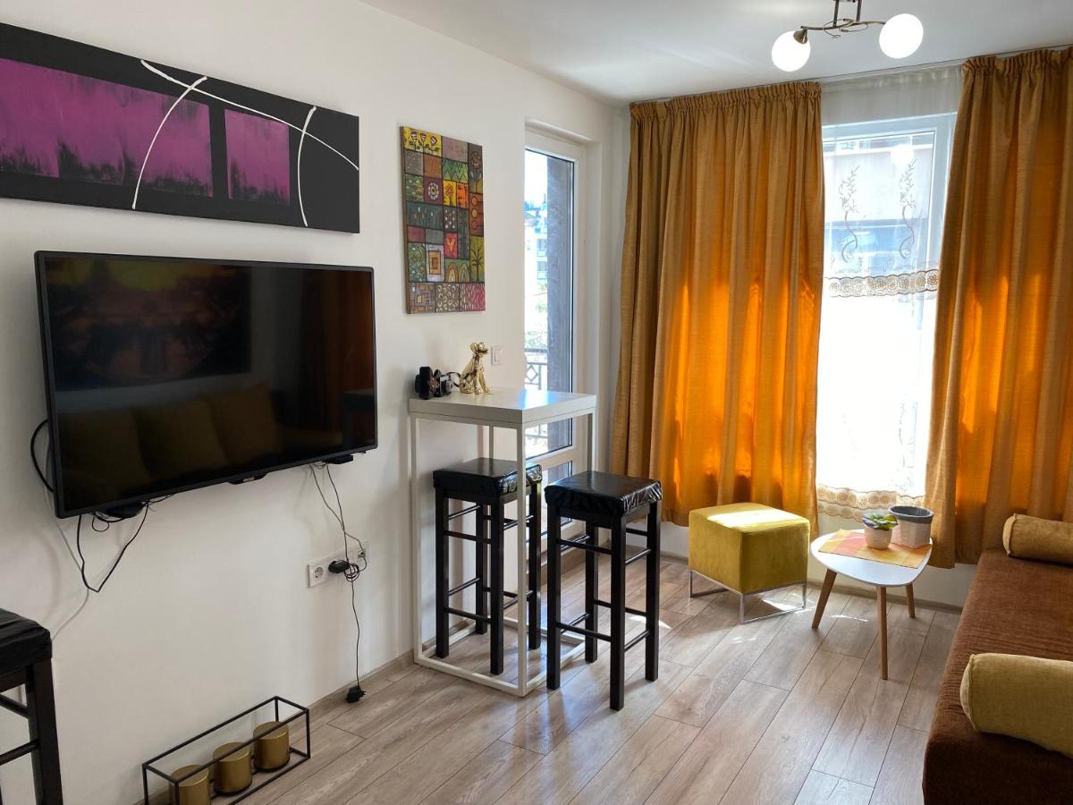 B&B Plovdiv - Brand New Cozy 1BR flat with AC & FREE street Parking - Bed and Breakfast Plovdiv