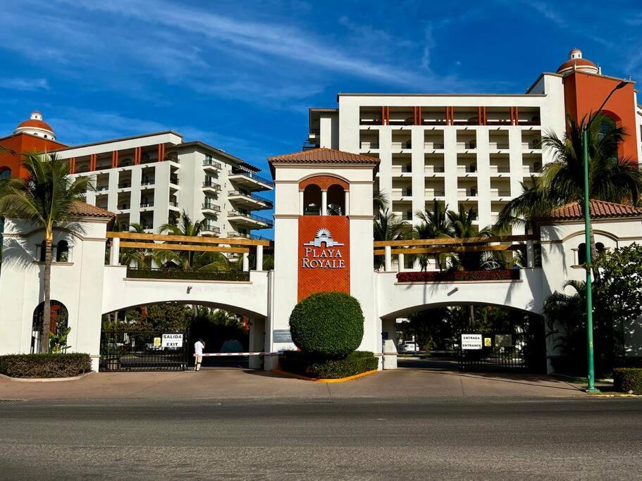 Beachfront 2 bedroom Condo in Playa Royale Resort, Nuevo Vallarta - Ferienwohnung