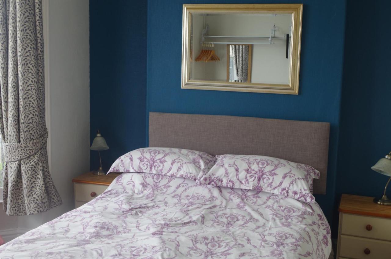 Camera Matrimoniale con Balcone e Vista Mare