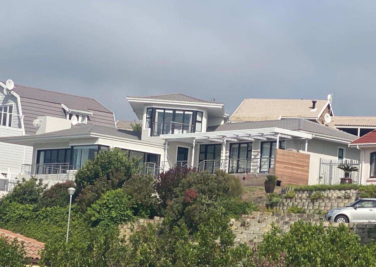 Nearby Herolds Bay Self-Catering Guest House - Chambres d’hôtes Herolds Bay
