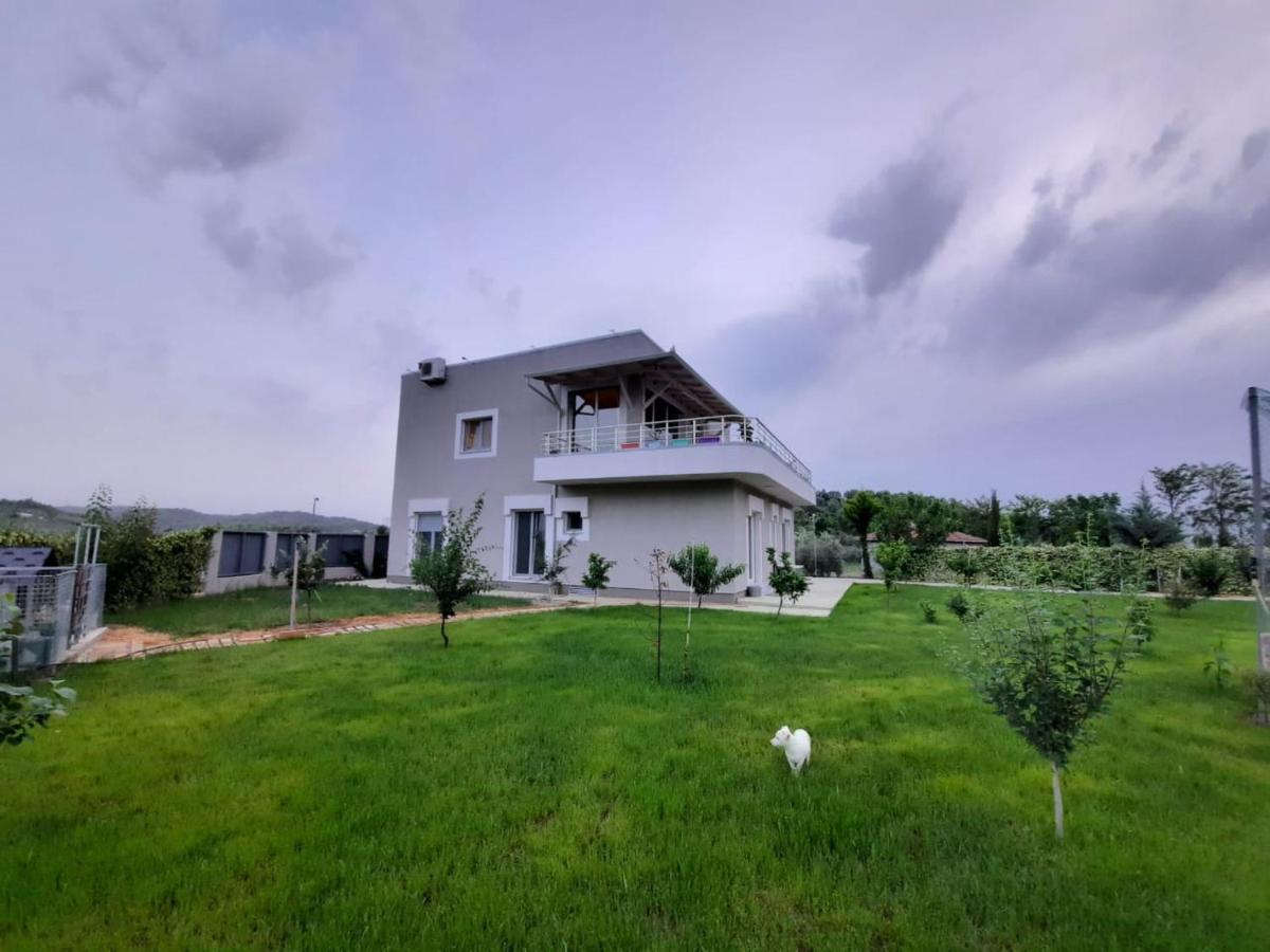 Villa mit Gartenblick