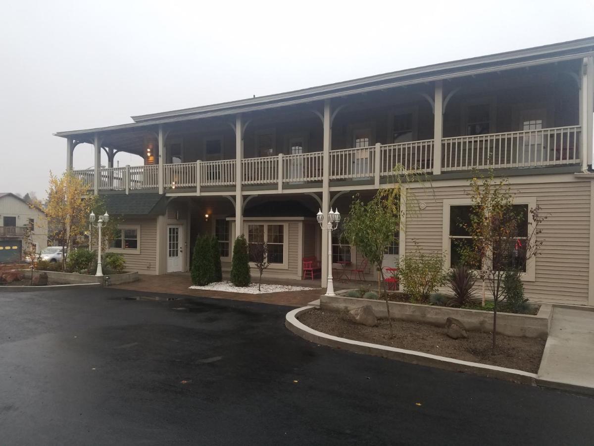 Downhill Lodge Condominium - B&B