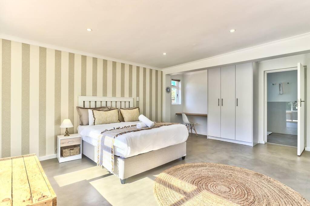 B&B Cape Town - Family Home, WiFi, Patio, Secure Parking - Bed and Breakfast Cape Town