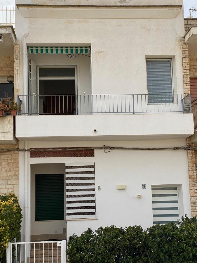 A 100metri dal mare difronte alla torre saracena. - B&B Campomarino