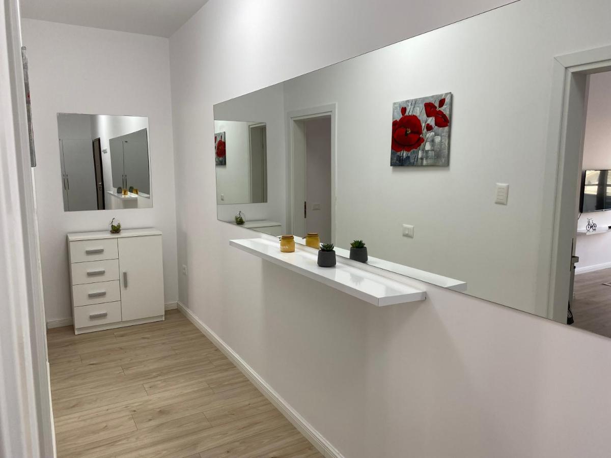Snajder Apartment, 50m BEACH, 2 bedrooms, 2 bathrooms, 1living room, SELF CHECK-IN - B&B