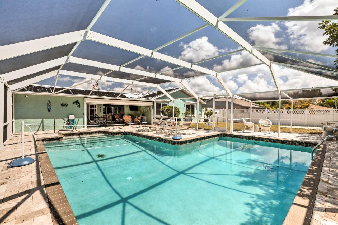B&B Cape Coral - Colorful Cape Coral Retreat with Screened Lanai! - Bed and Breakfast Cape Coral