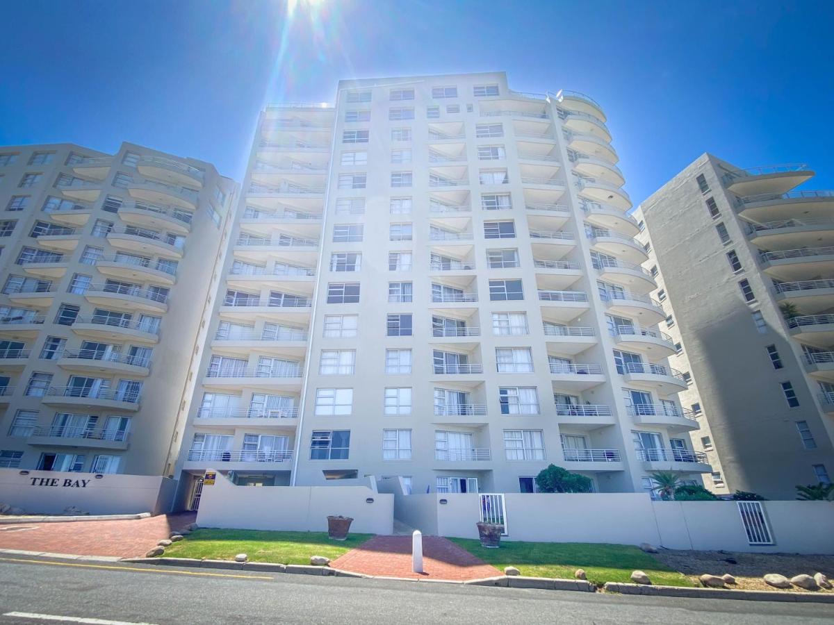Luxury beachfront 2 bed, 2 bath with communal swimming pool - B&B