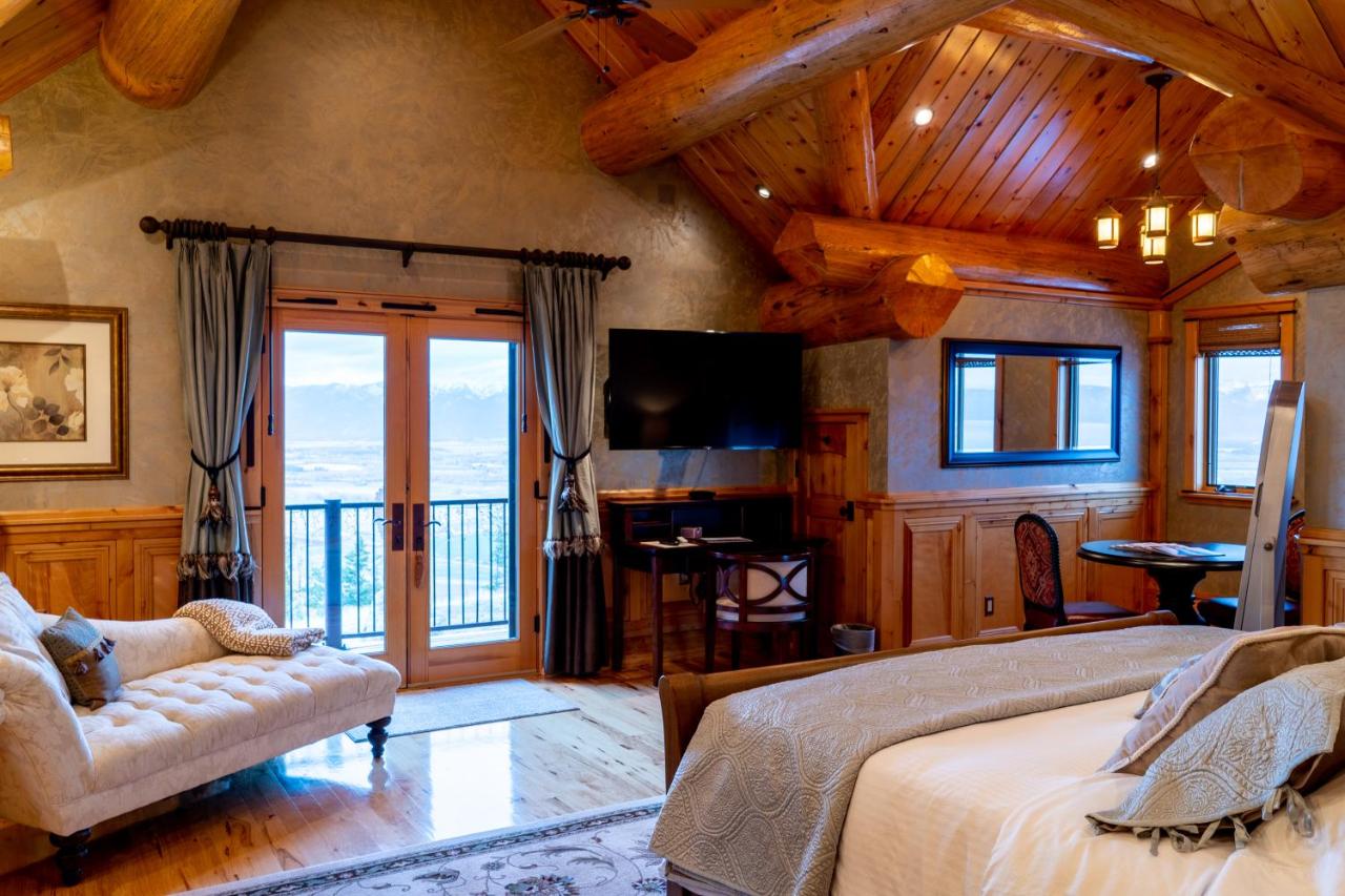 Suite with Hot Tub
