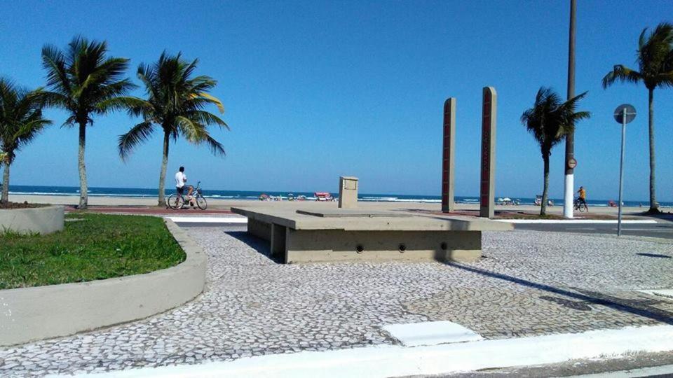 Apartamento Novo / 2 Vagas de Garagem / WI-FI - Chambres d’hôtes Praia Grande