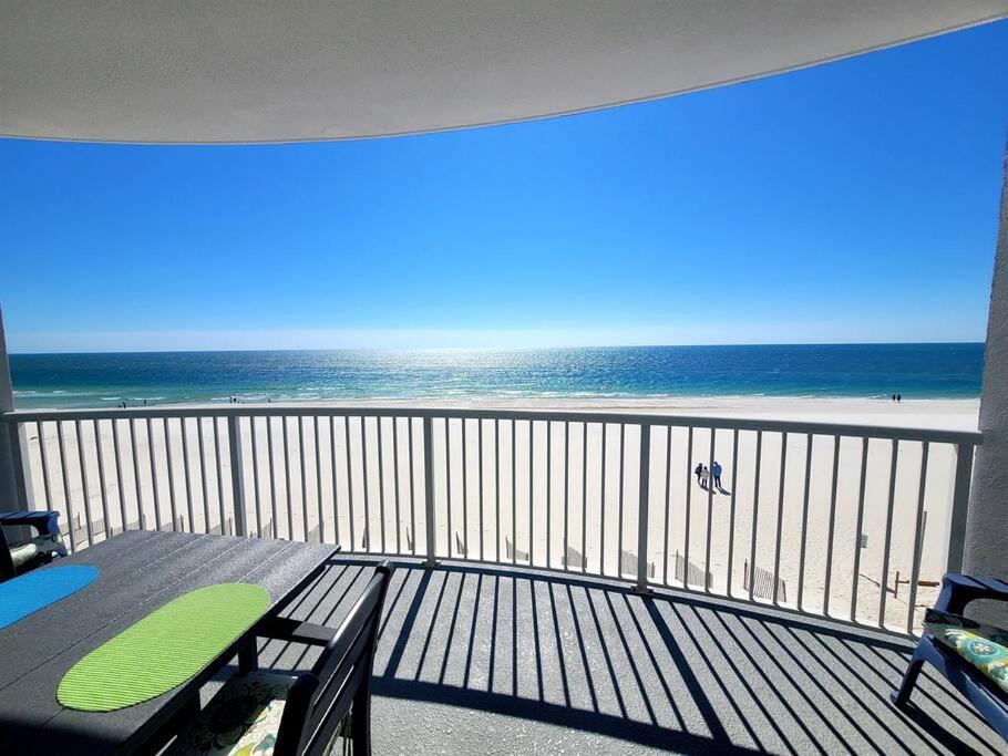 B&B Gulf Shores - Island Royale 403 ~ Beachfront 2bd/2ba ~ In the Heart of Gulf Shores! - Bed and Breakfast Gulf Shores