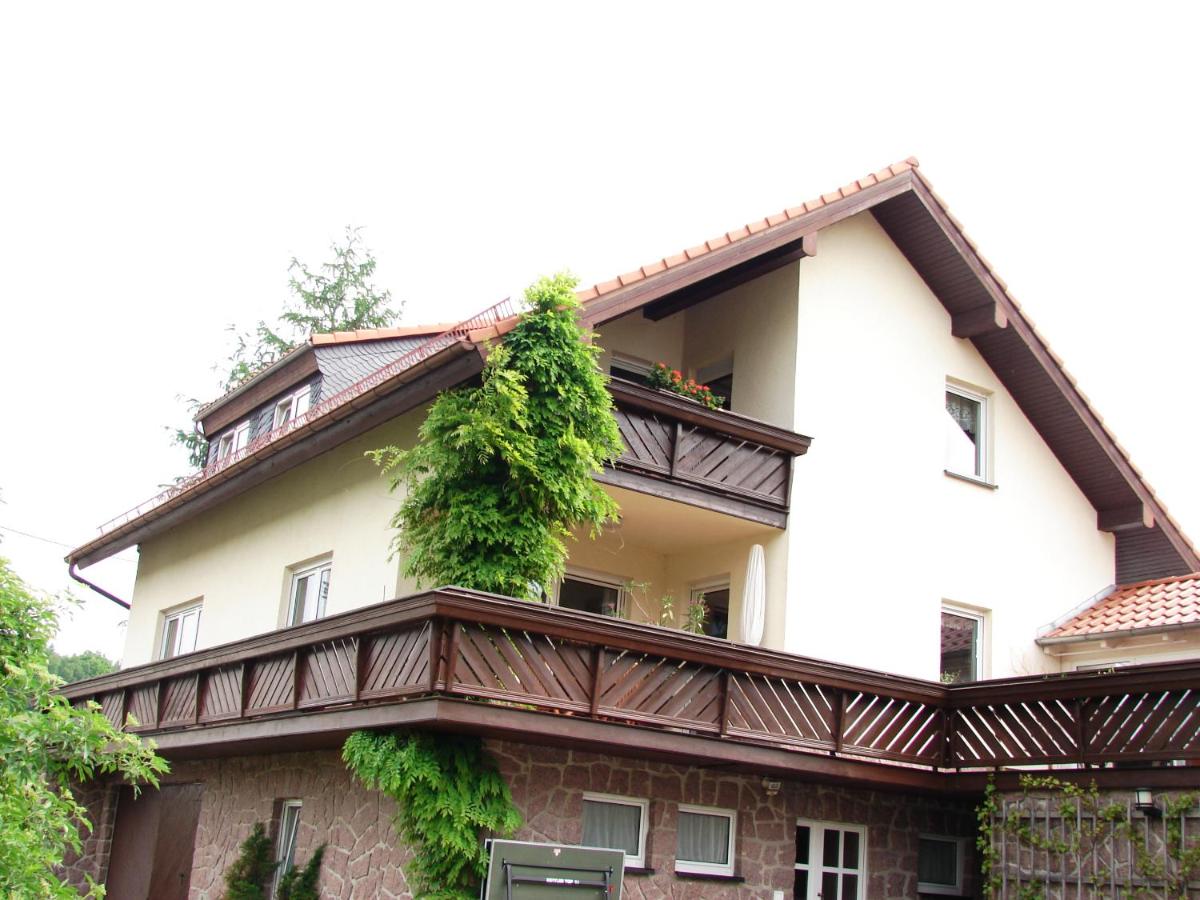 Ferienwohnung im DG, Parkplatz vorm Haus, WLAN - Chambres d’hôtes
