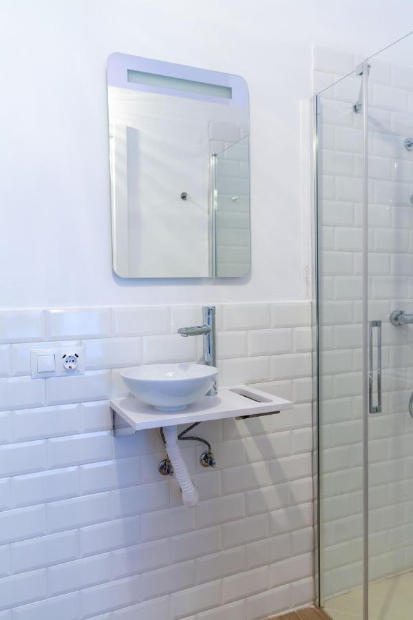 Quadruple Room with Private Bathroom