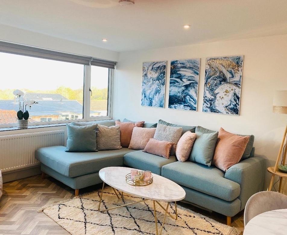 Lees Lookout Holt ,2 bedroom luxury apartment with private parking - B&B Holt