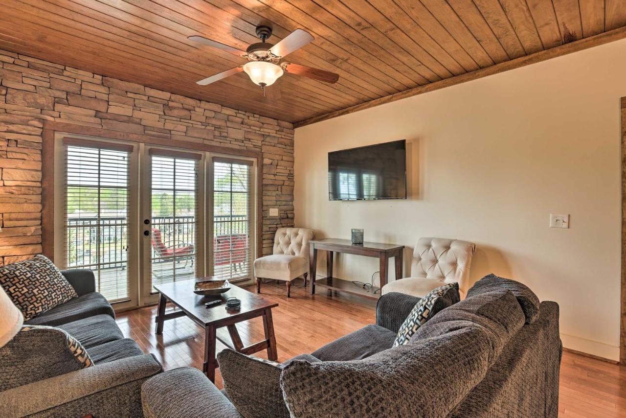 B&B Dadeville - Dadeville Lakefront Condo with Private Balcony! - Bed and Breakfast Dadeville