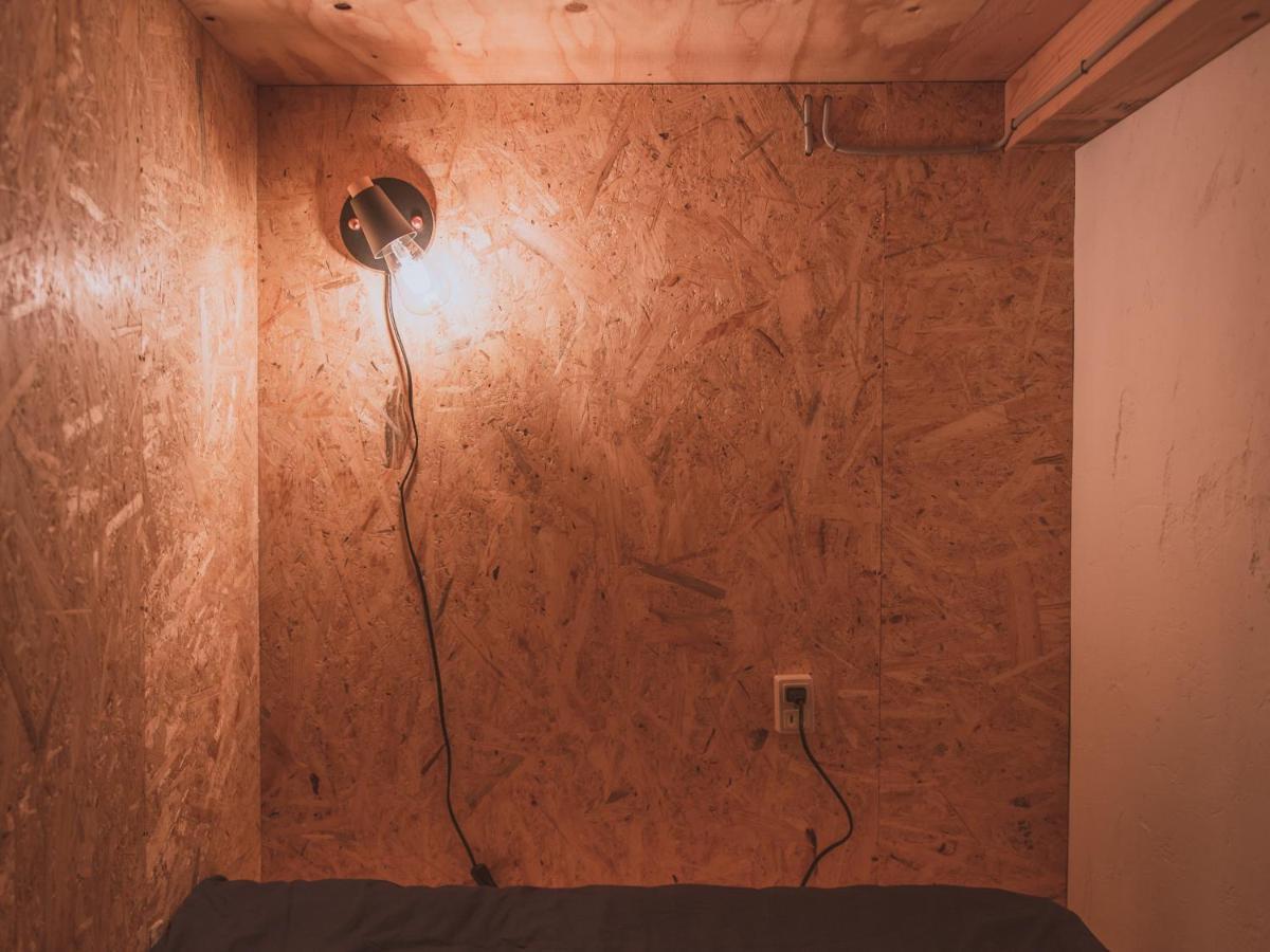 Posto Letto in Dormitorio Misto con 10 Letti