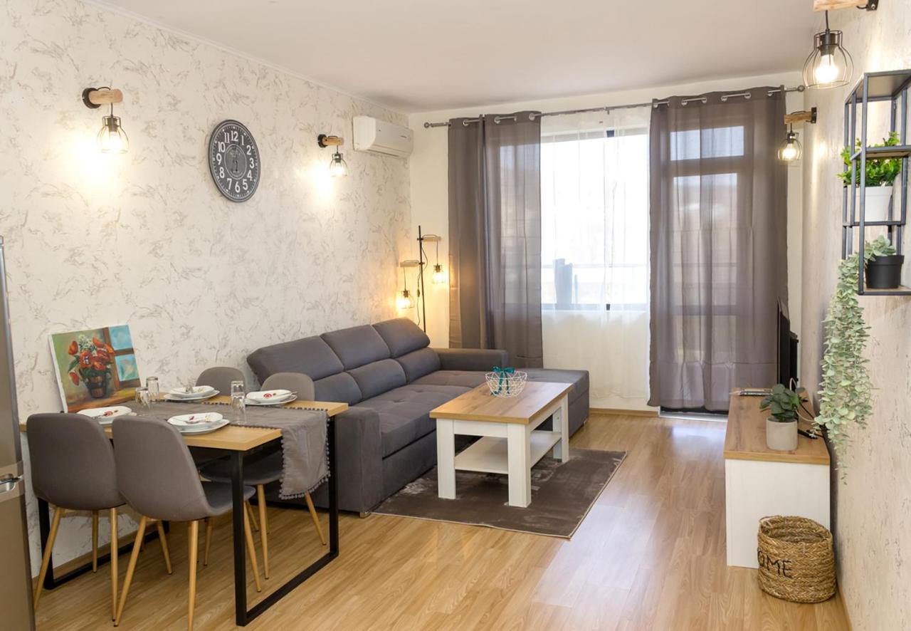 B&B Goldstrand - Bright 1-bedroom Flat with Balcony in Golden Sands - Bed and Breakfast Goldstrand