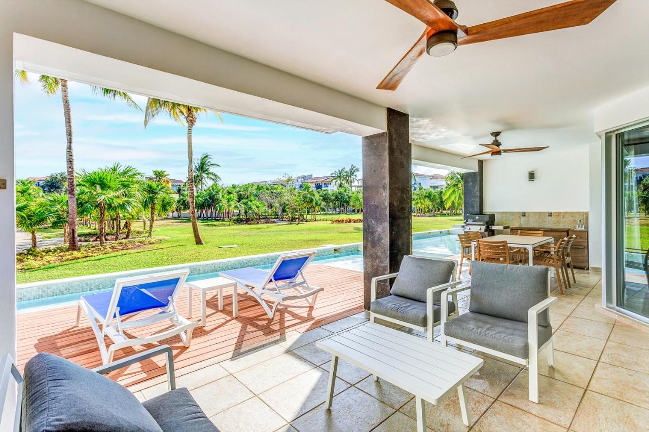 Apartment with Pool View 