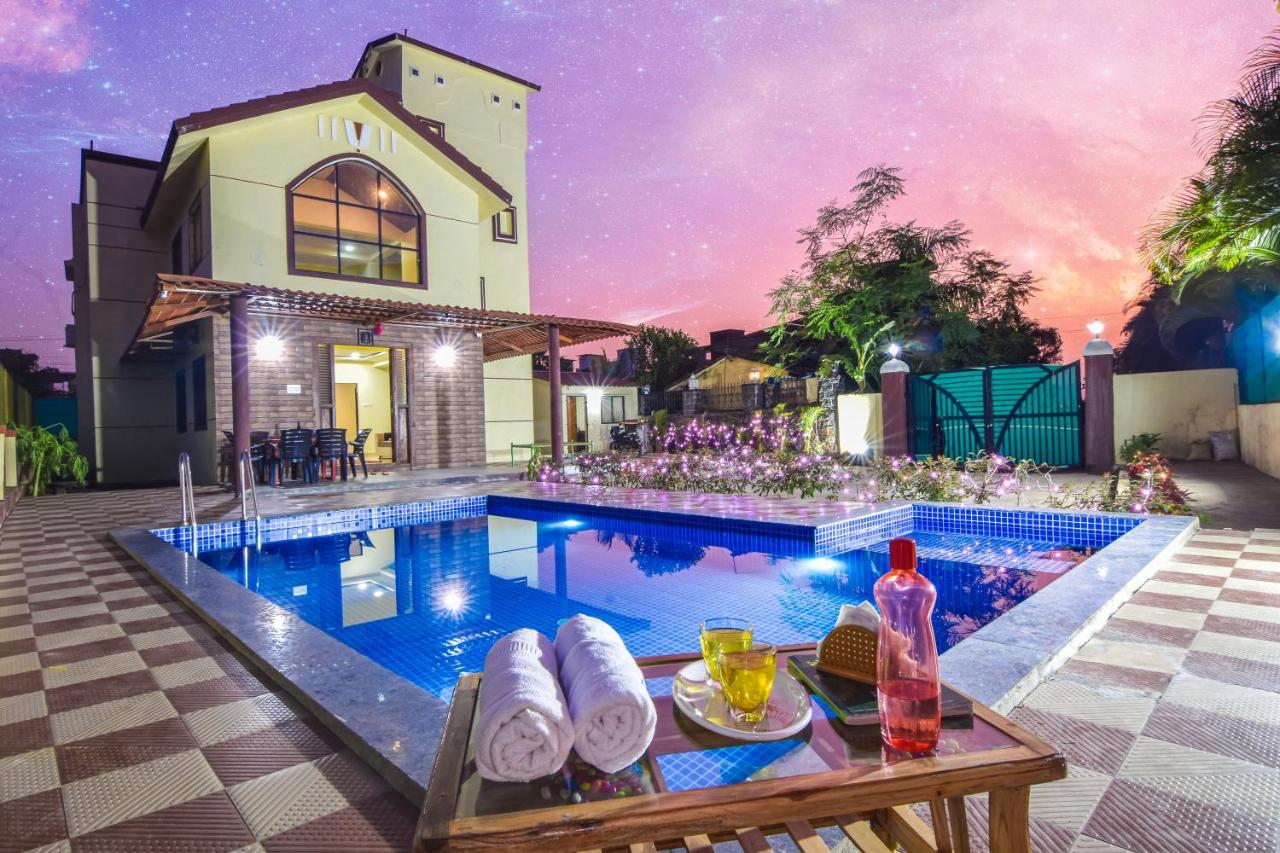 B&B Lonavla - Mountain View 3Bhk Big Pool Villa with Baby Pool - Bed and Breakfast Lonavla