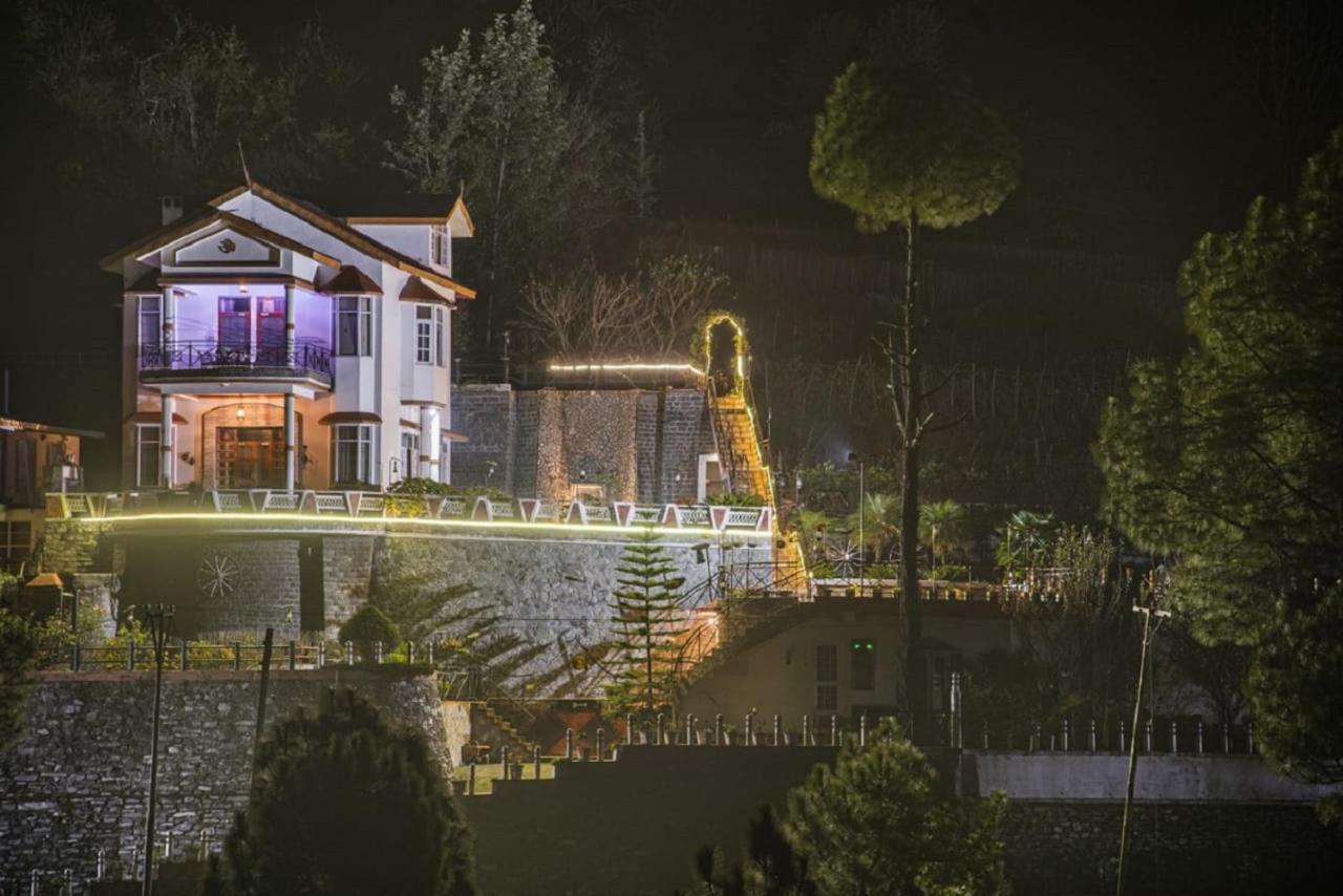 Ram Cottage Chail 3 BHK villa with Lawn & Parking - B&B Chail