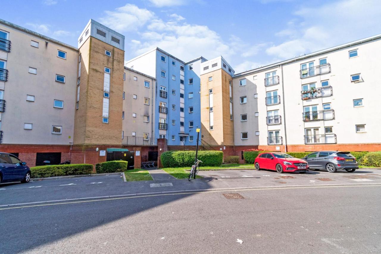 BEST PRICE! Huge 1 bed Apartment, City Centre, Single Beds or Super King, Sofabed & FREE SECURE PARKING - B&B