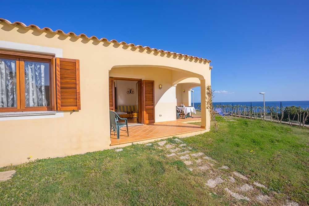 residence baia sant anna con piscina - B&B