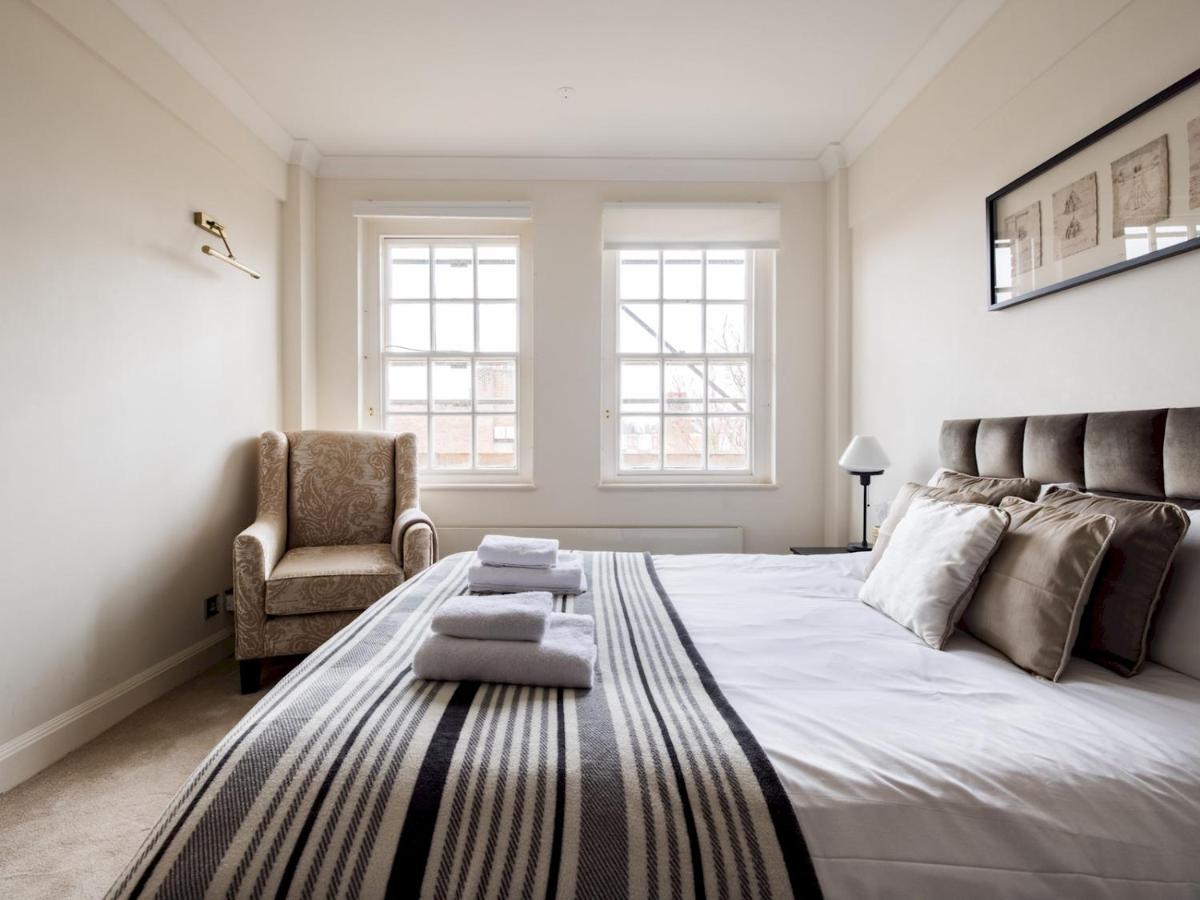 B&B Londres - Pass the Keys Spacious 2 bed flat by South Kensington Station - Bed and Breakfast Londres