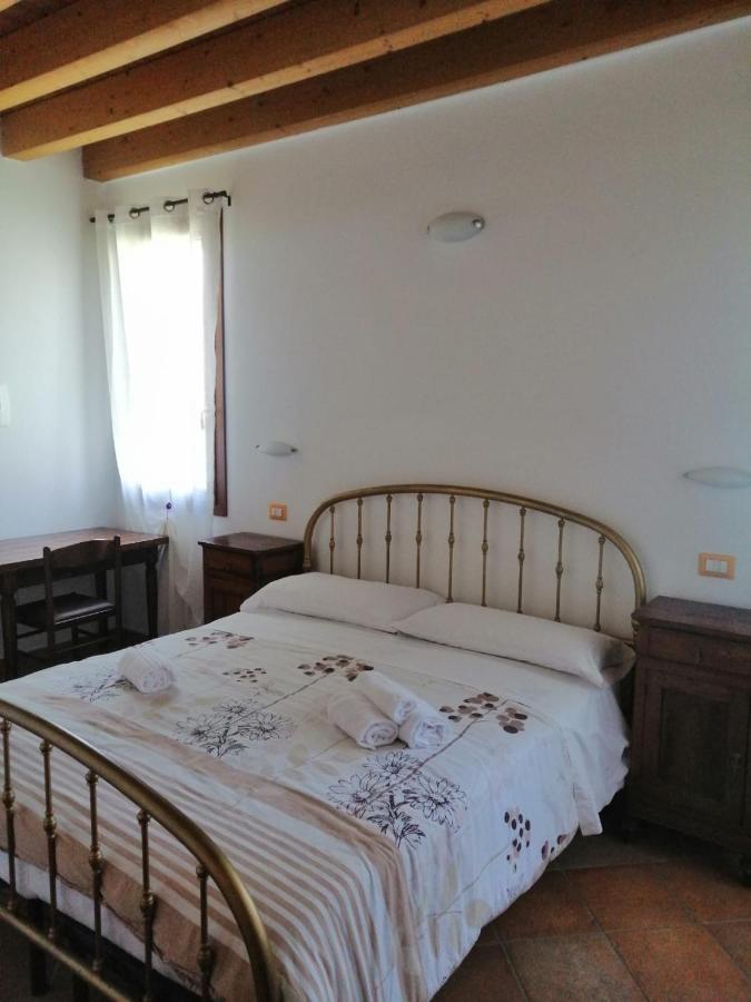 Kamer met Kingsize Bed en Rolstoeltoegankelijke Douche - Geschikt voor Gasten met een Lichamelijke Beperking