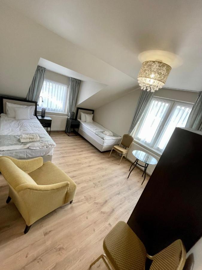 Doppel-/Zweibettzimmer mit eigenem Bad