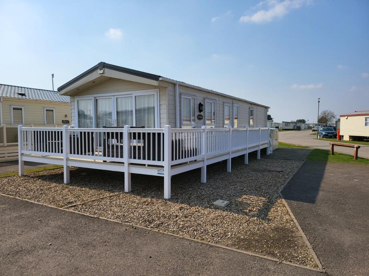 B&B Clacton-on-Sea - Remarkable 2-Bed lodge in Clacton-on-Sea - Bed and Breakfast Clacton-on-Sea