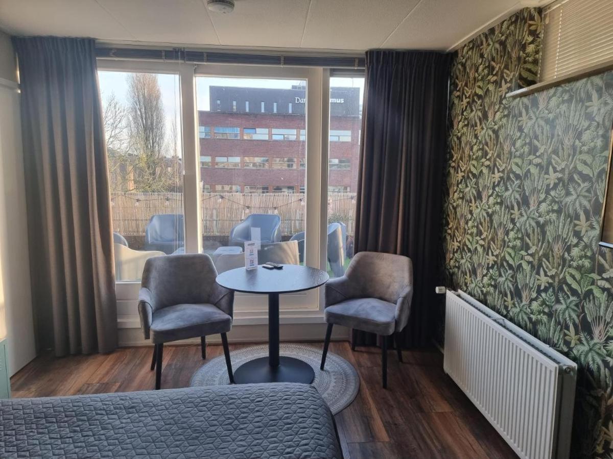 B&B Groningen - The Jungle - duo studio with kingsize terrace - Bed and Breakfast Groningen