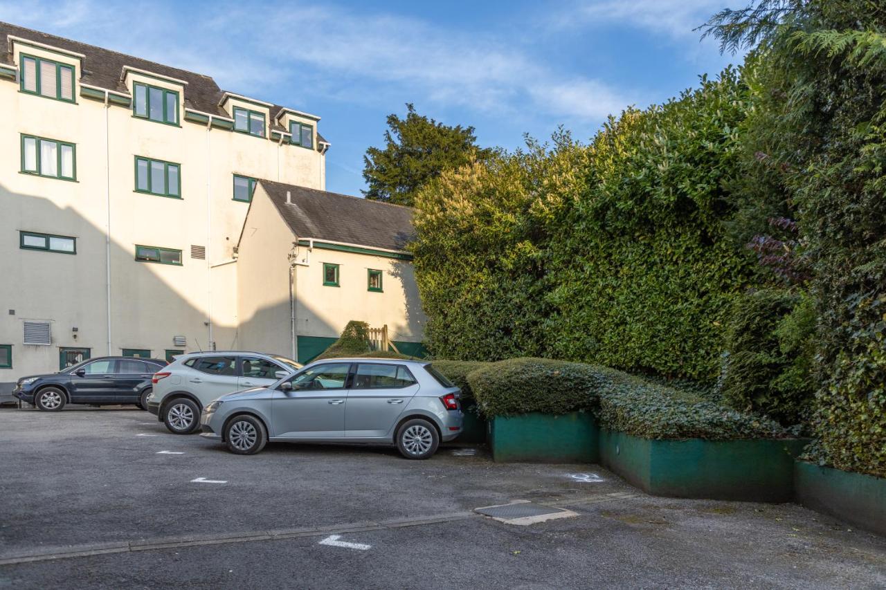 Luxury 2 Bed Room Lake View Apt Bowness Parking - B&B