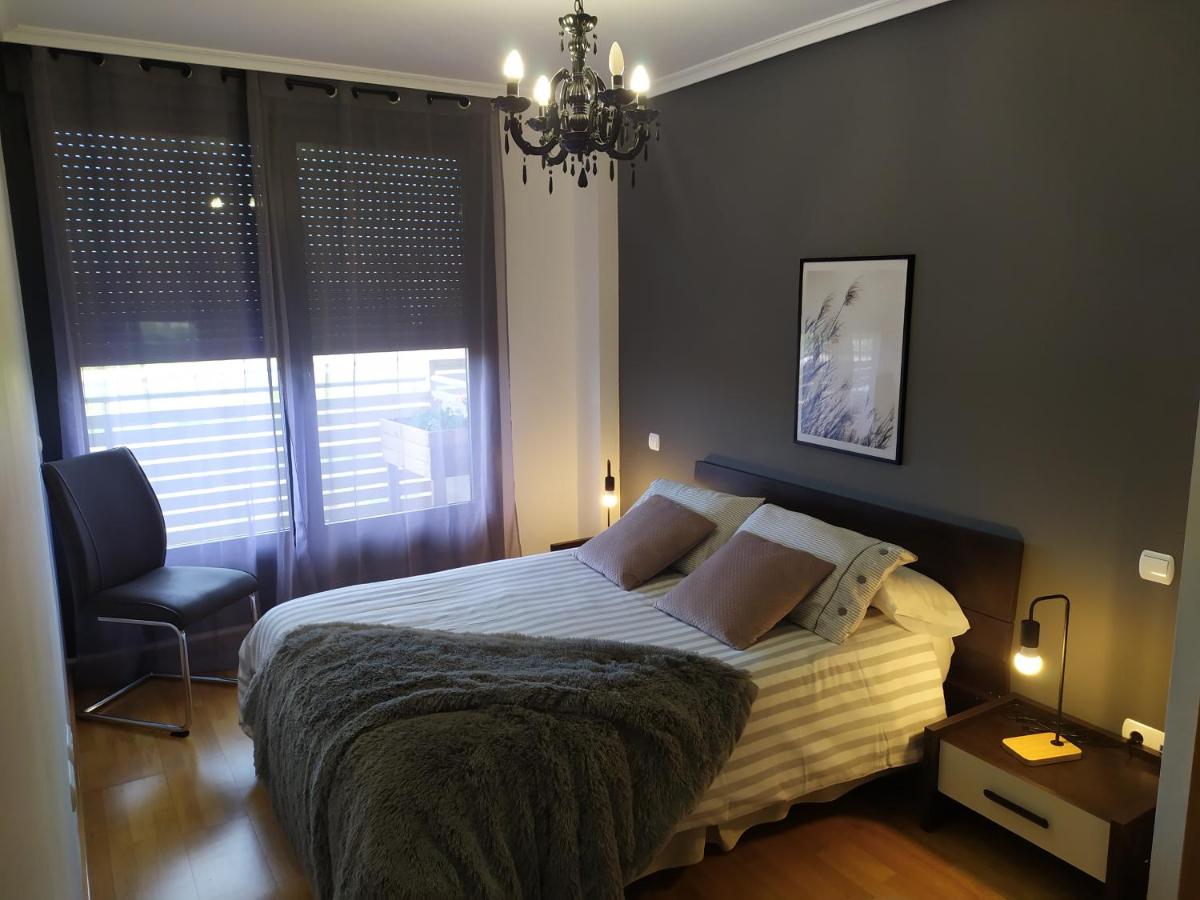 Apartamento Medrano PISCINA AIRE ACONDICIONADO terraza y 5 minutos del centro en coche ideal para mascotas - B&B Logroño