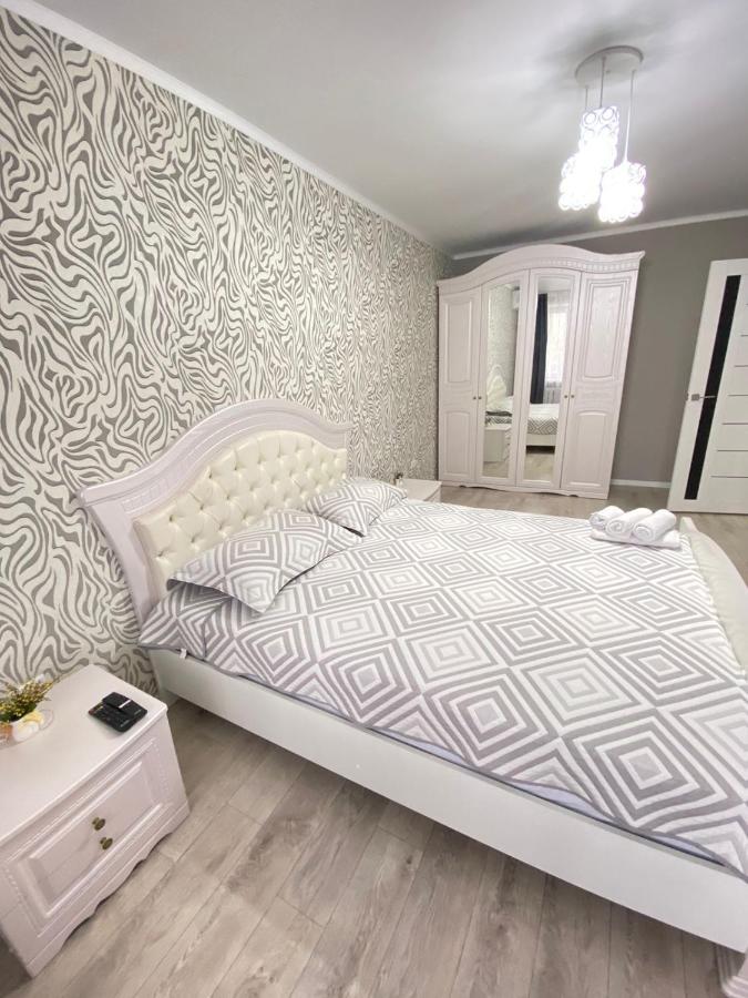 Вип 1комн Айтиева 70 - Ferienwohnung Oral