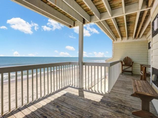 Beach Blanket - Spacious condo with Private beach access and resort amenities! condo - Ferienwohnung Kure Beach