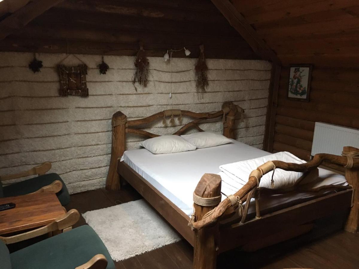 "Волчья хижина" - B&B