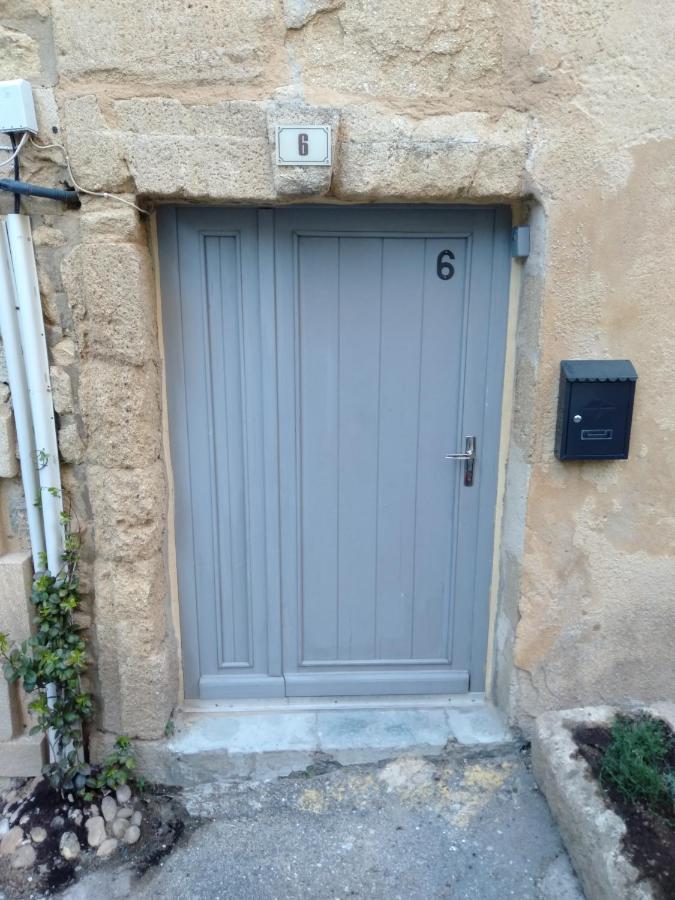 Maison de village familiale Pont du Gard, toit terrasse, barbecue, Fibre - Chambres d’hôtes