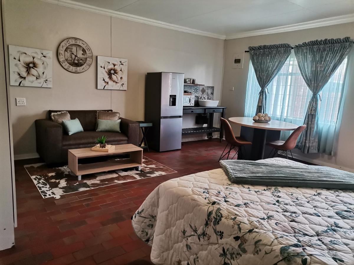 B&B Bloemfontein - DR M BEAUTY LOUNGE AND GUEST HOUSE - Bed and Breakfast Bloemfontein