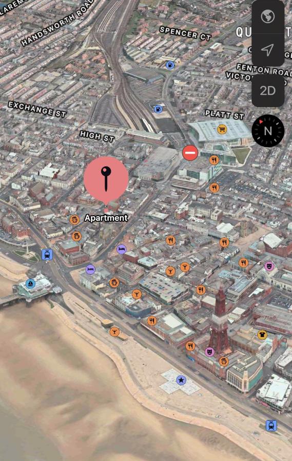 Love Island apartment 5 min walk from Blackpool tower sleeps 12 - Bed and Breakfast