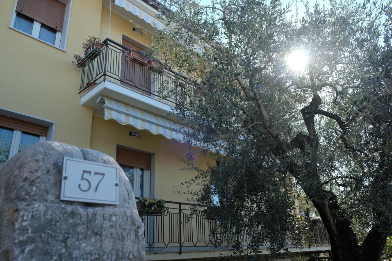 Apartment mit Balkon