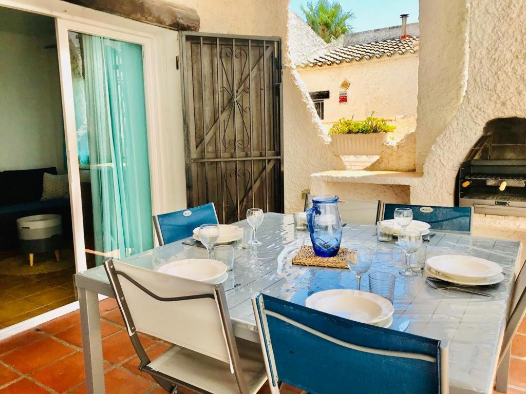 Maison dans charmante résidence avec grande piscine commune, - B&B Roses