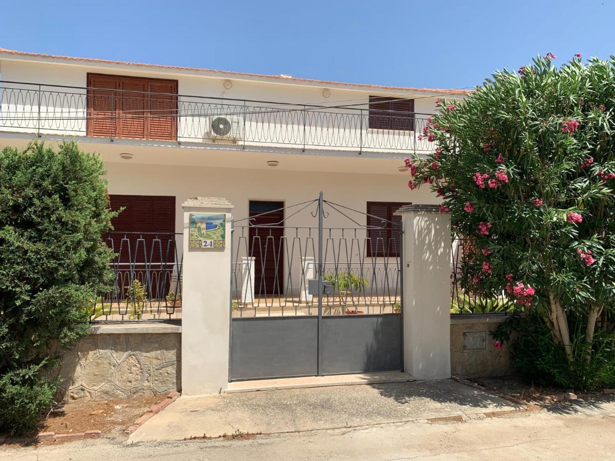 Villa Lazzara - Bed and Breakfast