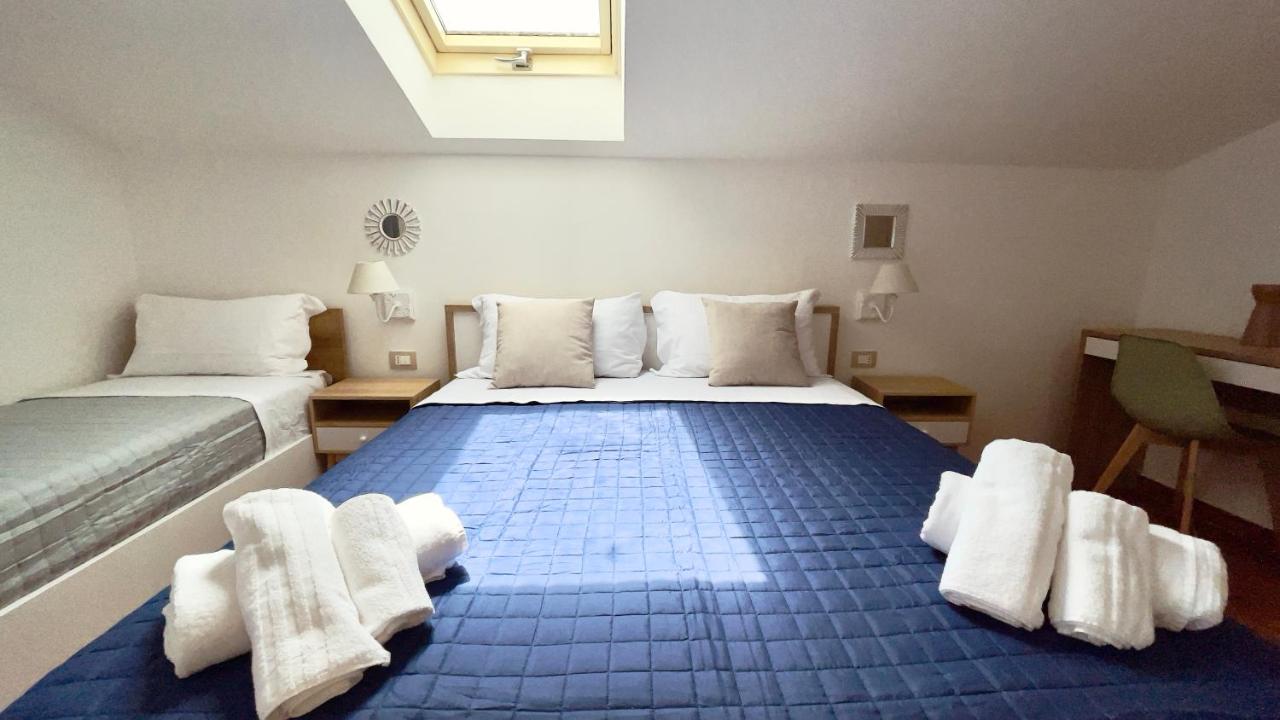 Deluxe Room (2 Adults + 1 Child)