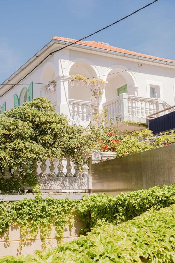 Pavi apartments Vila Amalia - Bed and Breakfast