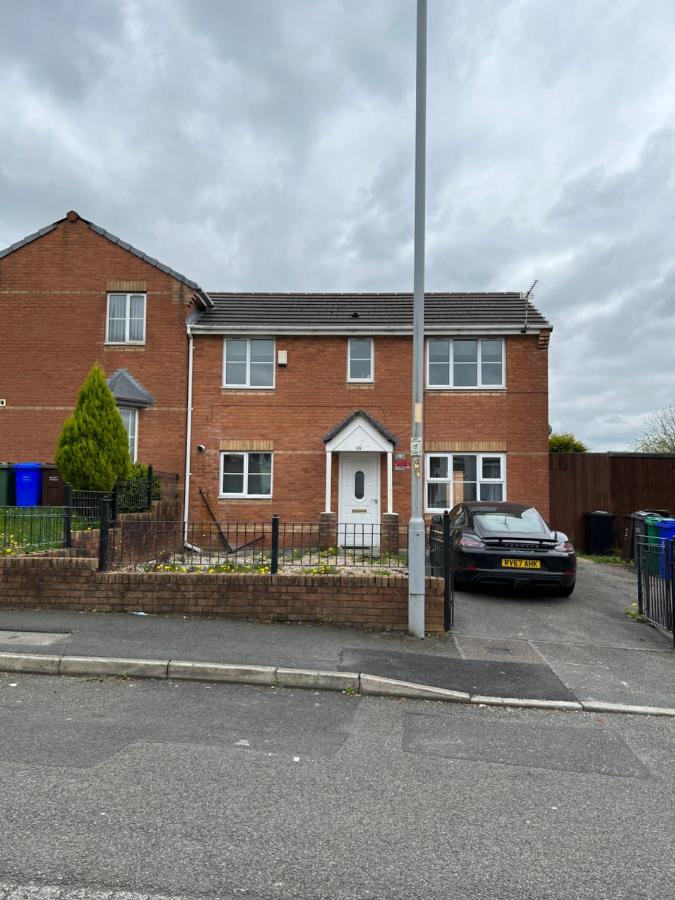 Spacious 3-Bedroom house with 5 beds and sofa-bed - B&B
