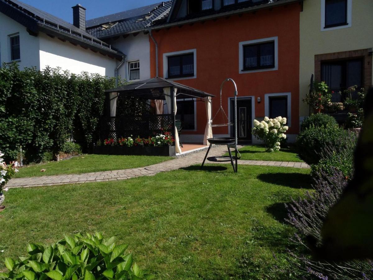 B&B Dohm-Lammersdorf - Modern Apartment in Eifel near Forest - Bed and Breakfast Dohm-Lammersdorf